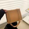 Stylish Women's Tote Bag Chic Chain Crossbody Fashionable And Sleek Handbag