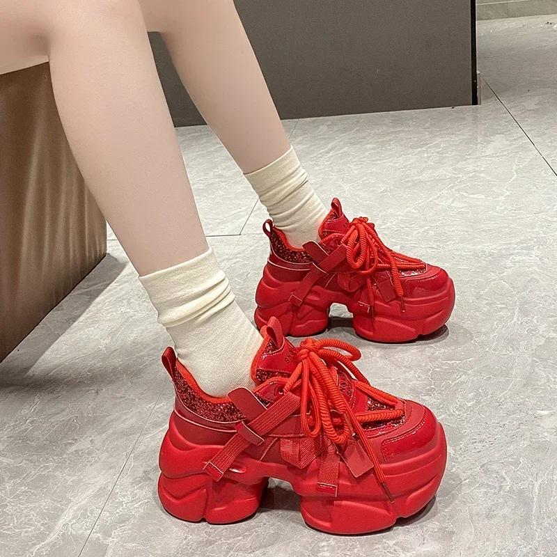 Mote Kvinner Bling Red Chunky Sneakers Vinter Høy Platform Varm Pels Sko Dame Kiler Uformell Far Sko Skinn Sports Sneakers 8CM