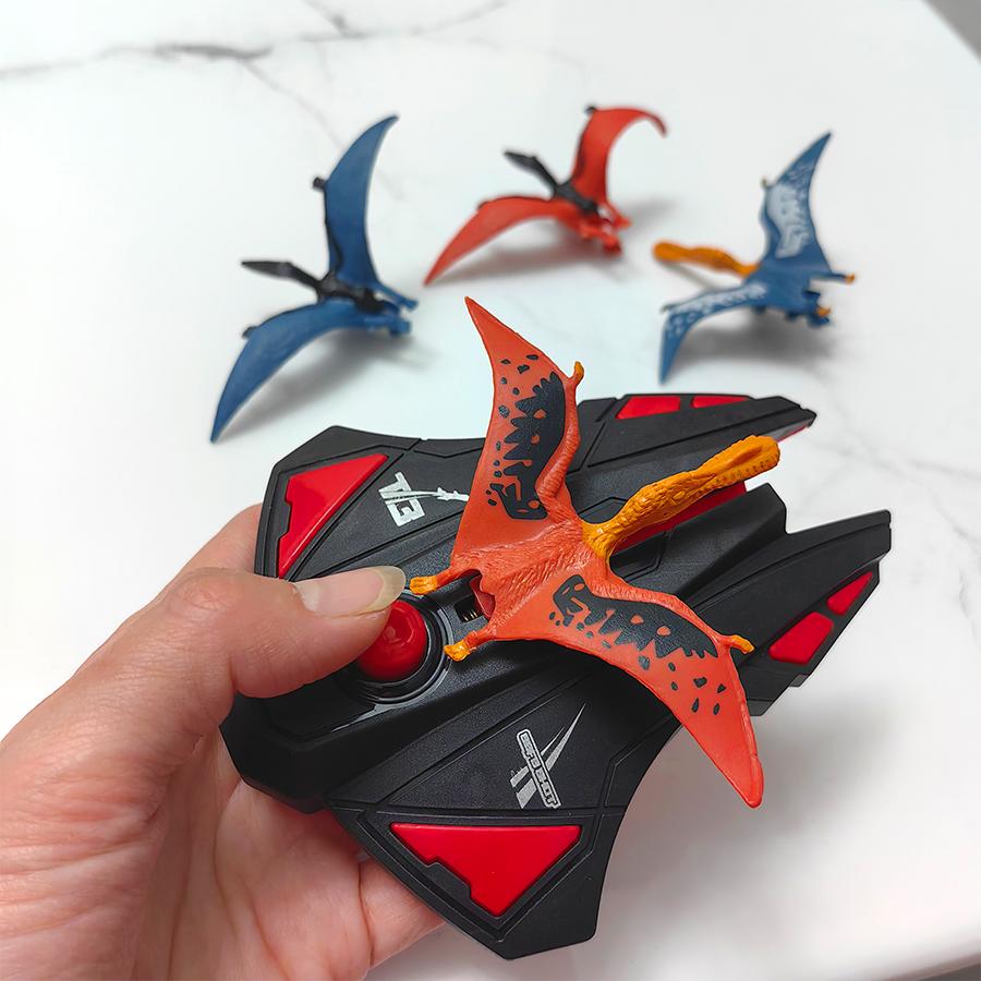 Svart flygande leksak 1 st utskjutare + 4 st dinosaurie enkel utskjutare Leksak lämplig för utomhusunderhållning Manuell utskjutning