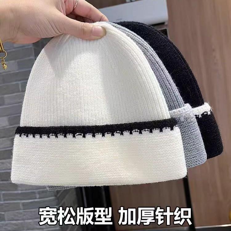 Korean-style Simple Color-block Striped Beanie, a Warm Knitted Hat for Women, Perfect for Autumn and Winter, and Designed To Make the Face Appear