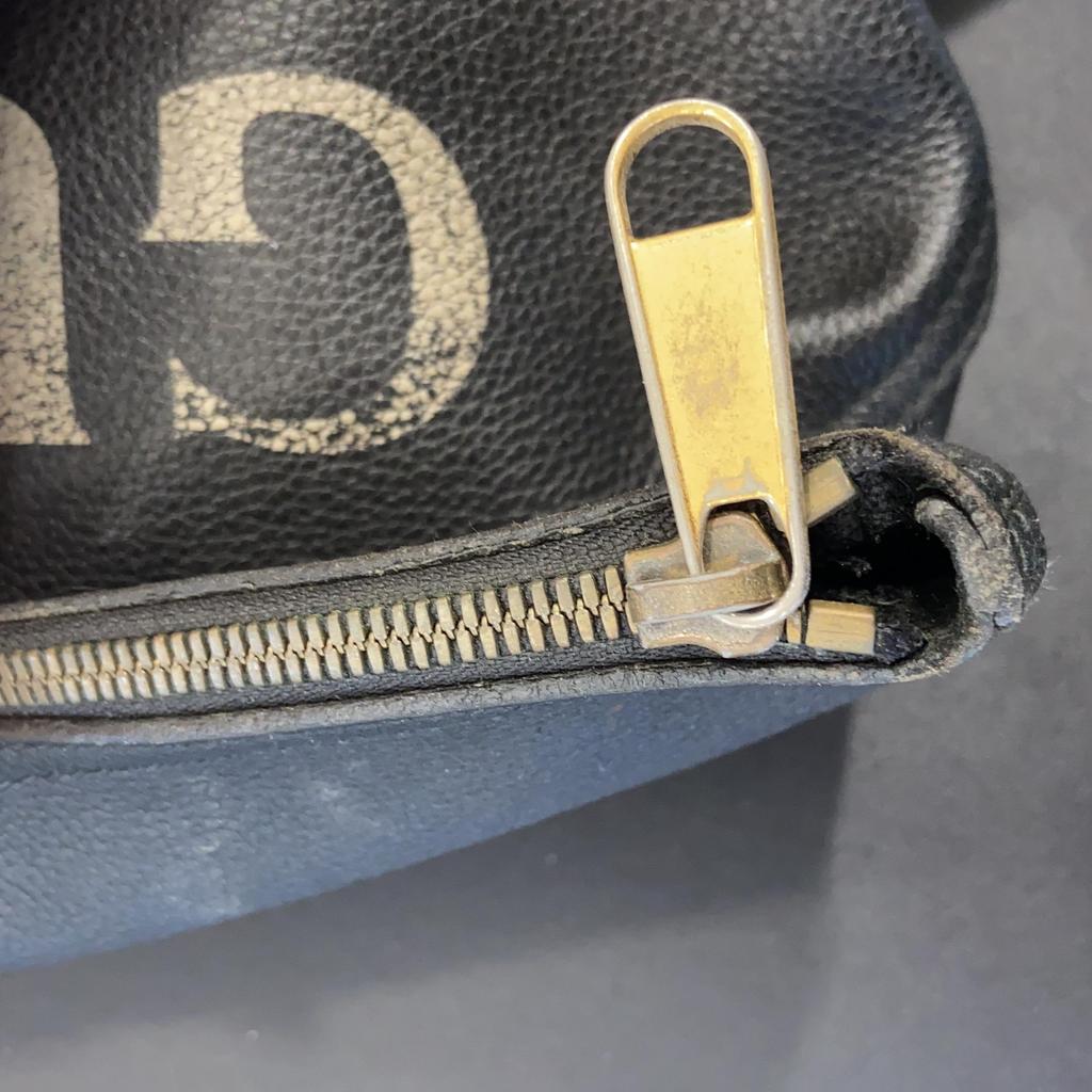 [Pre-Owned] Print Vintage Logo Leather Clutch Bag Medium - Very Good #1T1E7I7