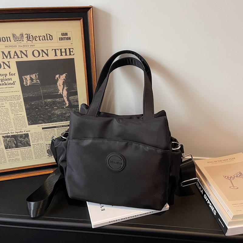 Lightweight Large Capacity Shoulder Bag Women's Waterproof Nylon Tote Bag