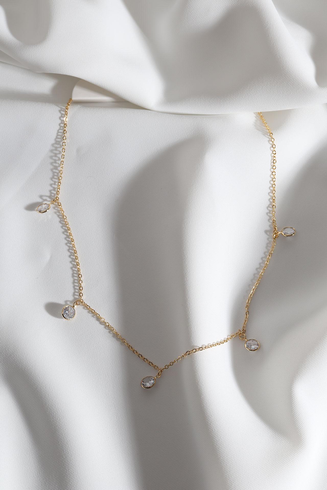 

Колье золотого цвета с рядами круглых камней