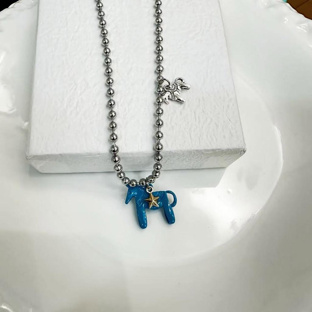 Elegant Foal Design Pendant Necklace Durable Alloy Jewelry For Women Daily Wear Gift Idea