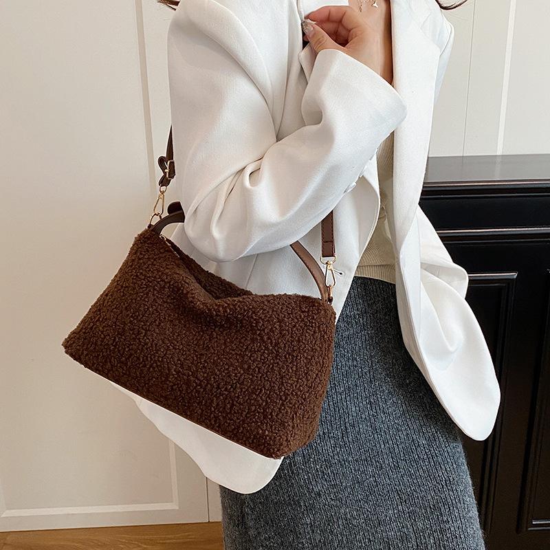 Lamb Wool Bag Women'S Fashion Retro Shoulder Messenger Bag Niche Design Tote Bag