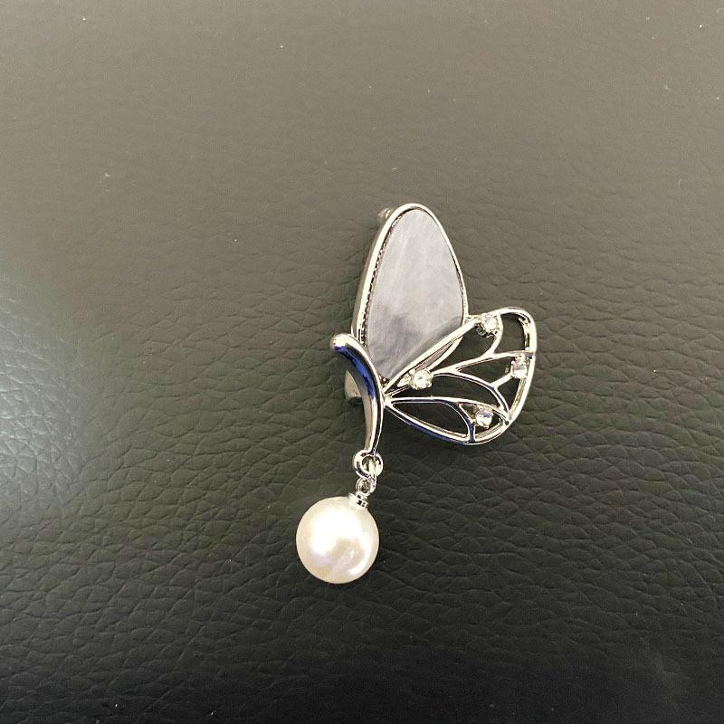

Butterfly High-end Style Brooch, Anti-glare Pin with Unique Design for A Niche Market. срібний