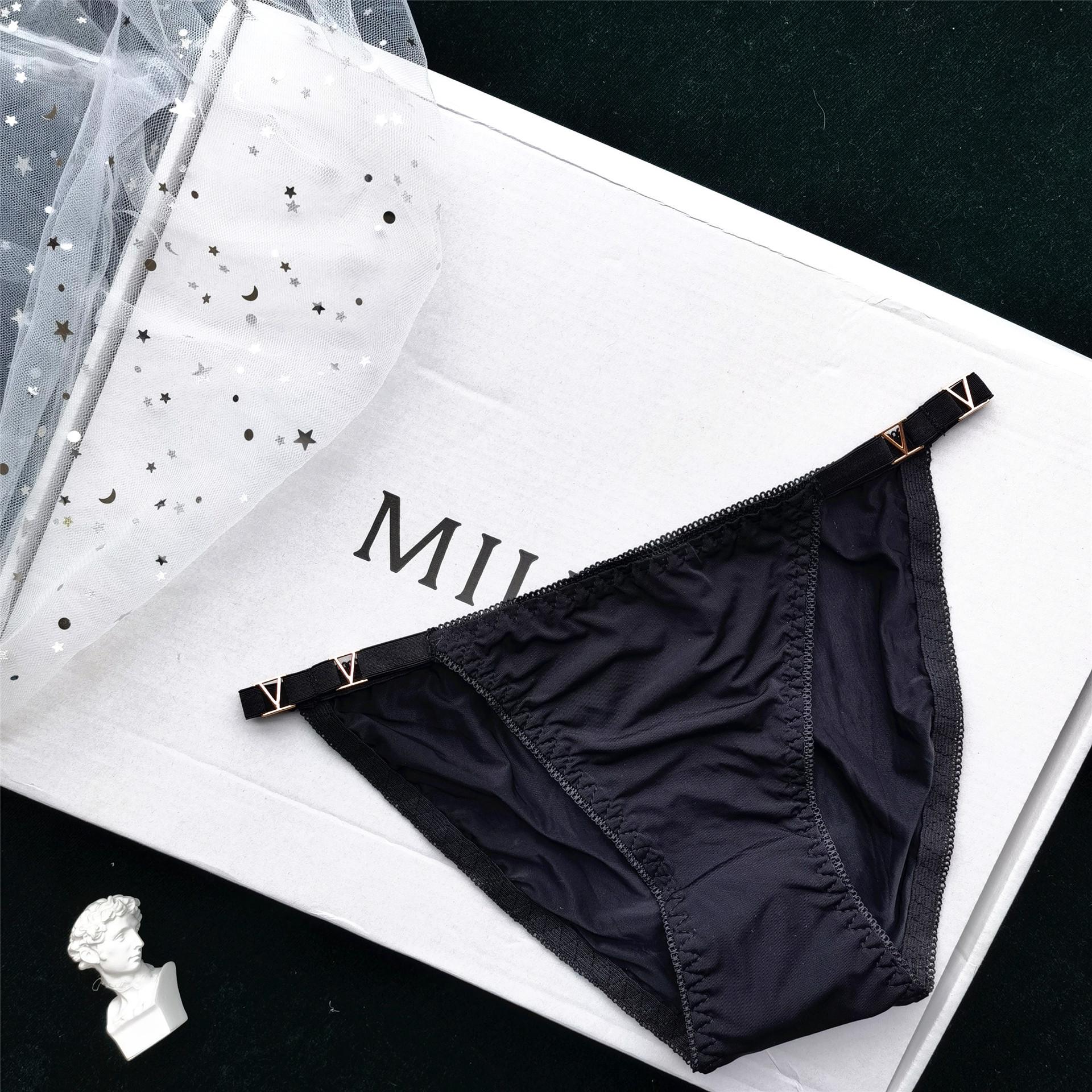 

Европейско-американские стринги с V-образным кольцом с леопардовым принтом - Гладкая ткань ледяной шелк, Сексуальные и спортивные женские трусики Medium