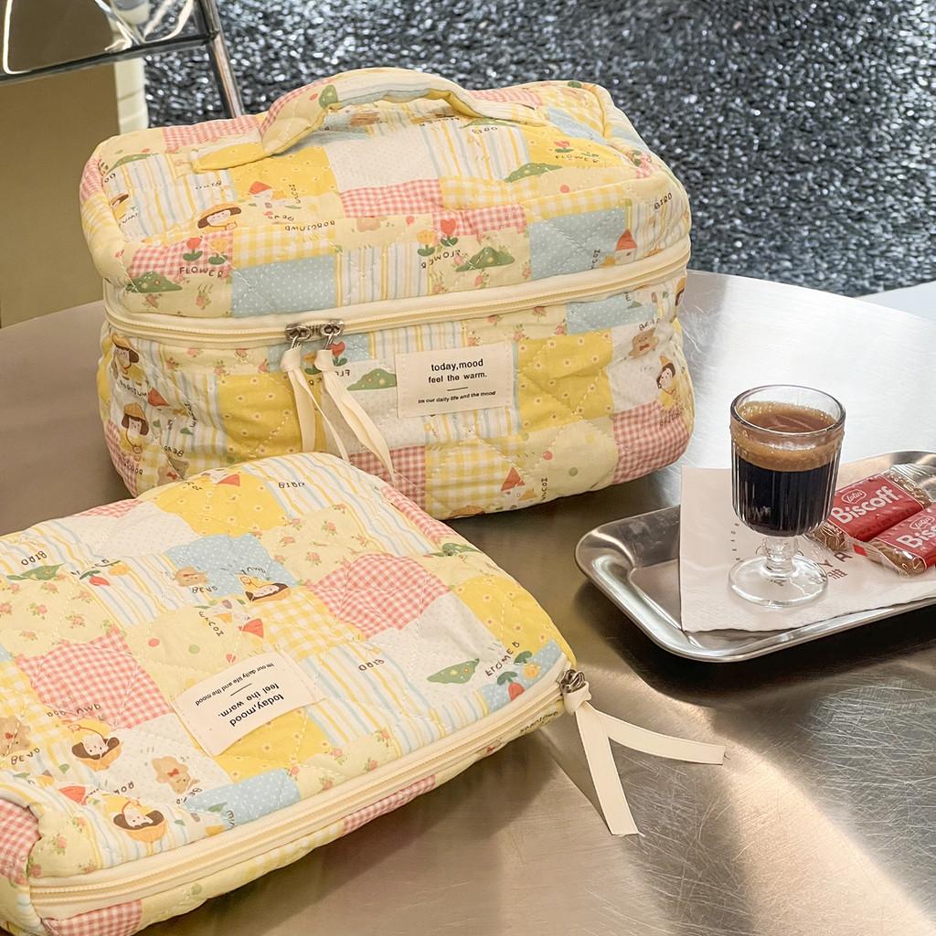 Polyester Girl Makeup Bag With Landscape Pattern And Vintage Style For Daily Use