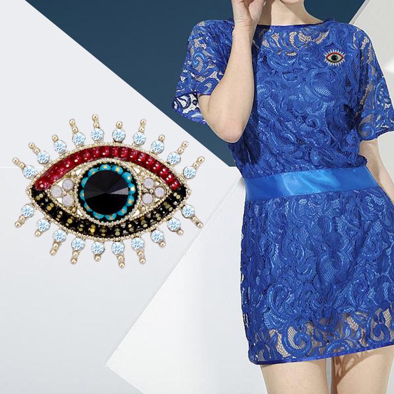 European & American Eye Rhinestone Brooch with Drip Oil Finish - Stylish Fashion Accessory