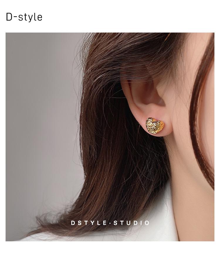 Korean Minimalist Metal Heart Stud Earrings - Light Luxury Design