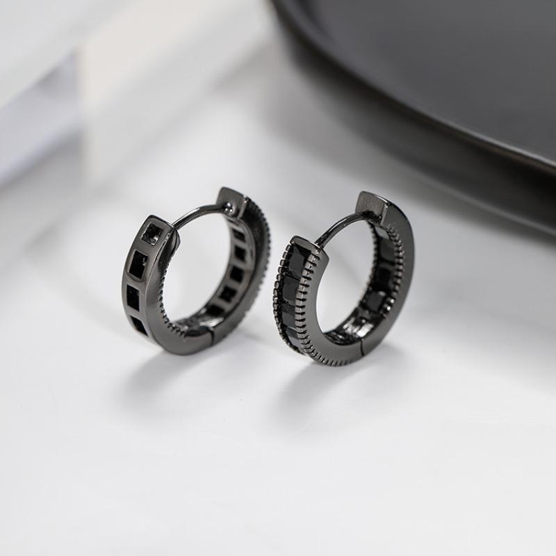 Orecchini Semplici alla Moda con Zirconia Nera da Donna Tendenza Uomini e Donne Personalizzati Hip-hop Stile Ins Gioielli Neri per Orecchie Personalità Cool Accessori Eleganti