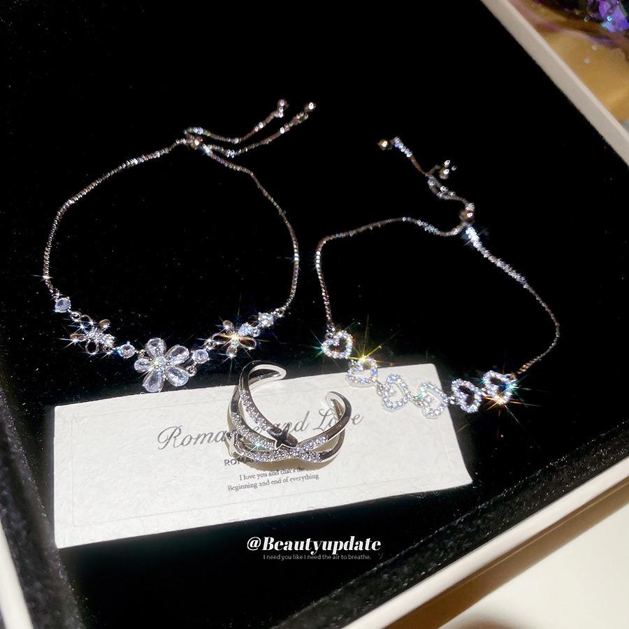 Koreanisches Zirkon Blumenherz Armband: Eleganter, Hochwertiger, Modischer Handschmuck mit Exquisite Design