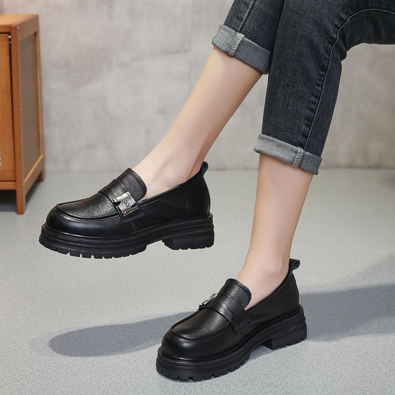 First layer cowhide sole loafers women's 2025 spring new retro breathable single shoes thick sole large size small leather shoes tide