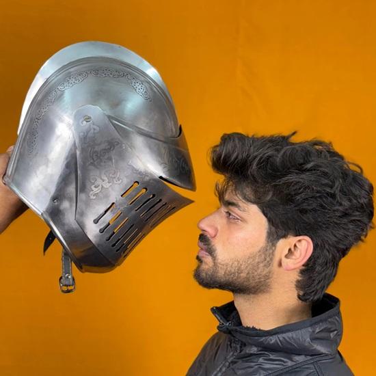 Dark Soul Unisex Warrior Steel Helmet Elegant Medieval Armor for LARP, Cosplay Reenactments Handcrafted