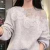 Pullover mit französischer Spitze und hohlen Blumen für Damen im Herbst und Winter, lockeres Strickoberteil-Design für Damenbekleidung