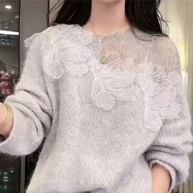 Pullover mit französischer Spitze und hohlen Blumen für Damen im Herbst und Winter, lockeres Strickoberteil-Design für Damenbekleidung
