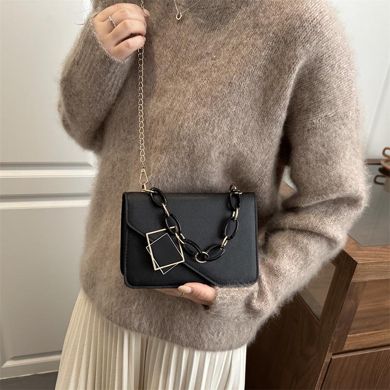 Einfache einfarbige Damen-Quadrat-Schultertaschen Strukturierte Damen-Ketten-Crossbody-Tasche Vielseitige Damen-PU-Leder-Klapp-Handtaschen