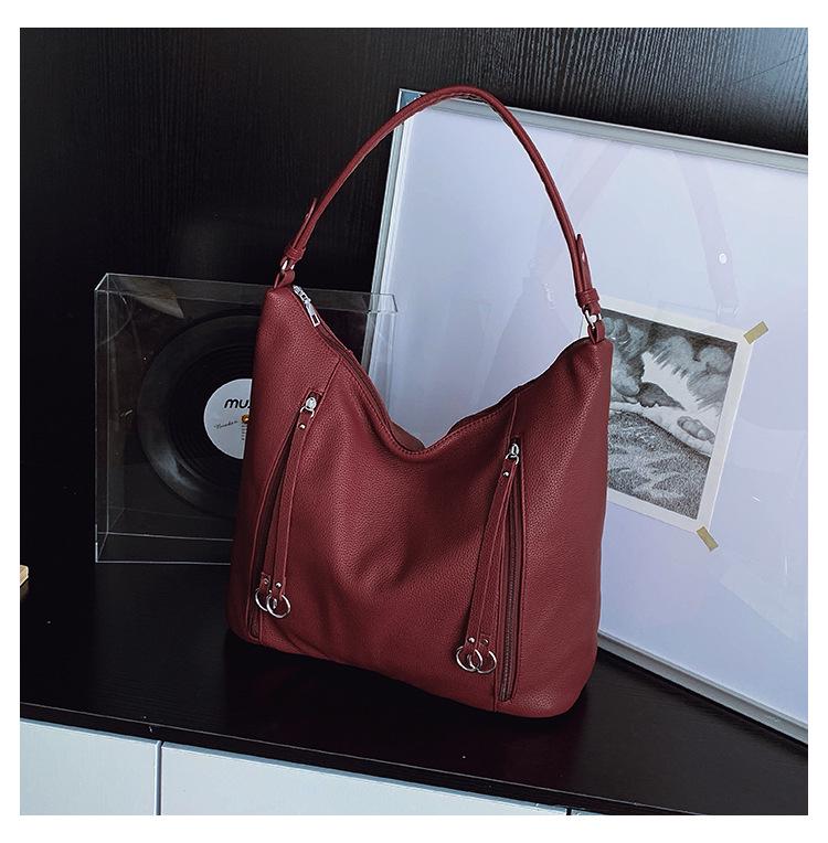 2025 Winter Retro Fashion Large Capacity Women's Crossbody Handbag