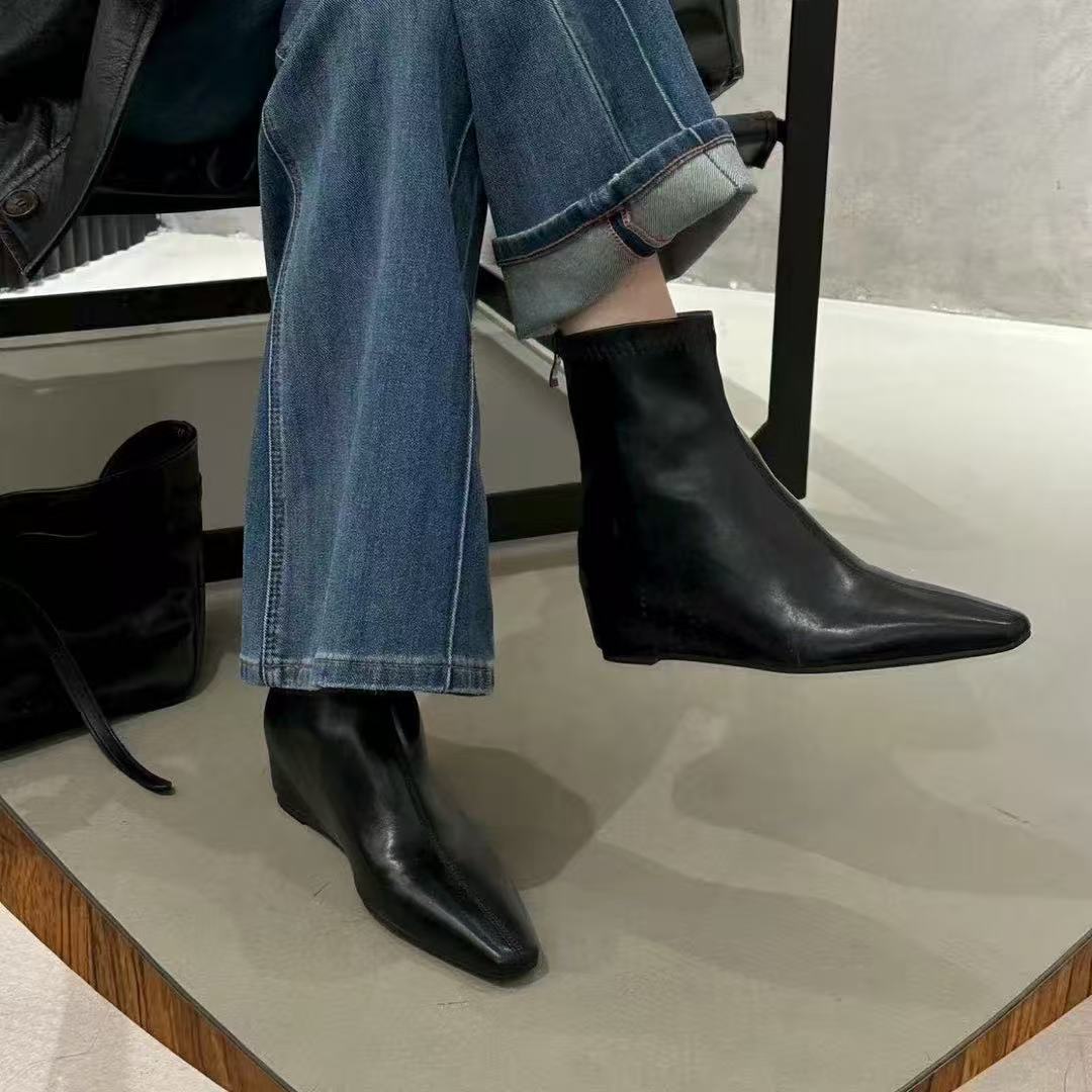 

Корейская версия ботильонов с квадратным носком, на танкетке, из мягкой кожи, с коротким голенищем, тонкие, 2025 осень-зима, для улицы, простые, универсальные, для通勤, боковая молния 39