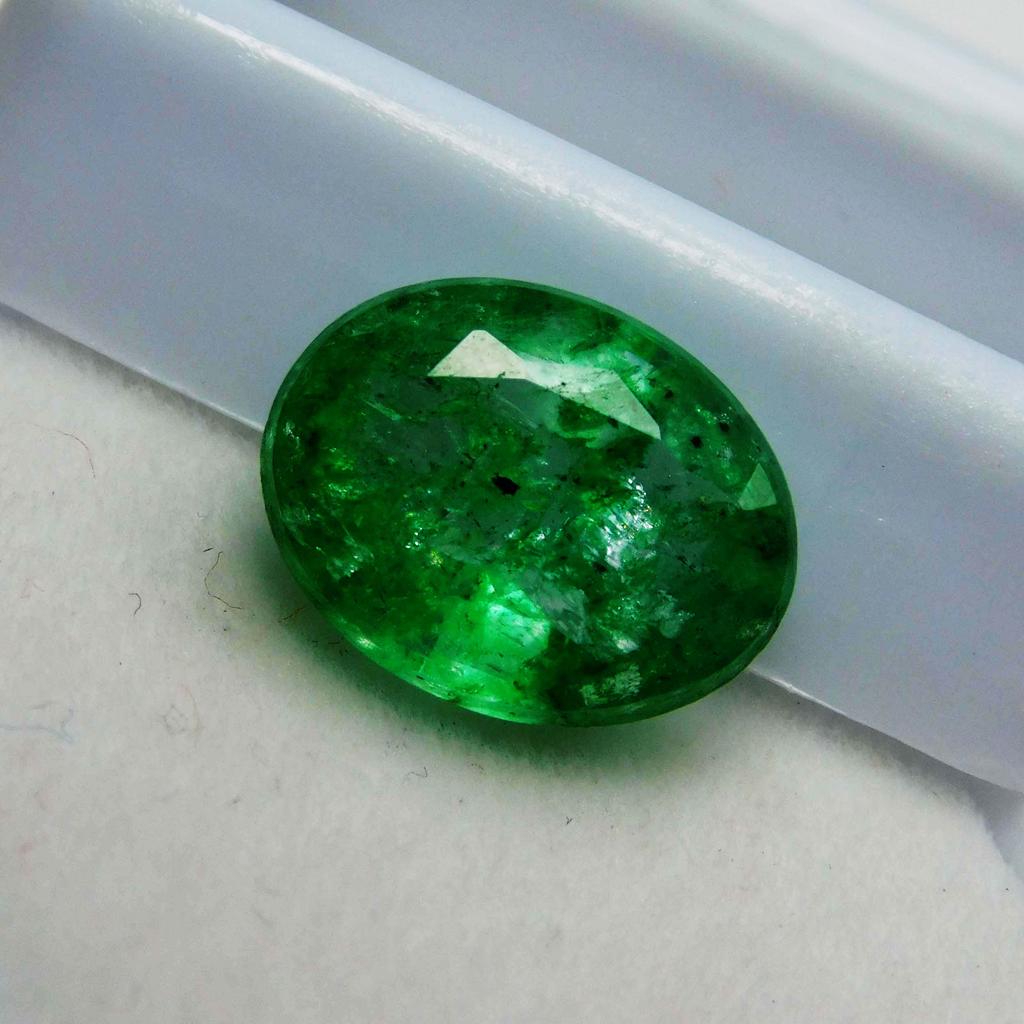 Natural Green Emerald Loose Gemstone Colombian Oval Cut 7 ct for Jewelry Making and Gem Collections
