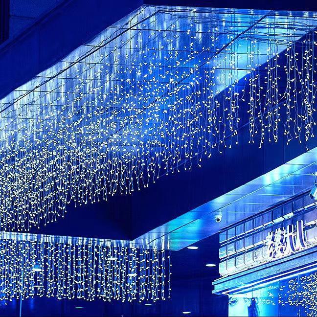 "Wodoodporna kurtyna LED z sopli lodu": Dekoracja Atmosfery Festiwalu Gwiazd"