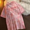 Camiseta Feminina Fashion Bordado de Letras Estampa Tie Dye Manga Curta Blusa Solta para o Trabalho