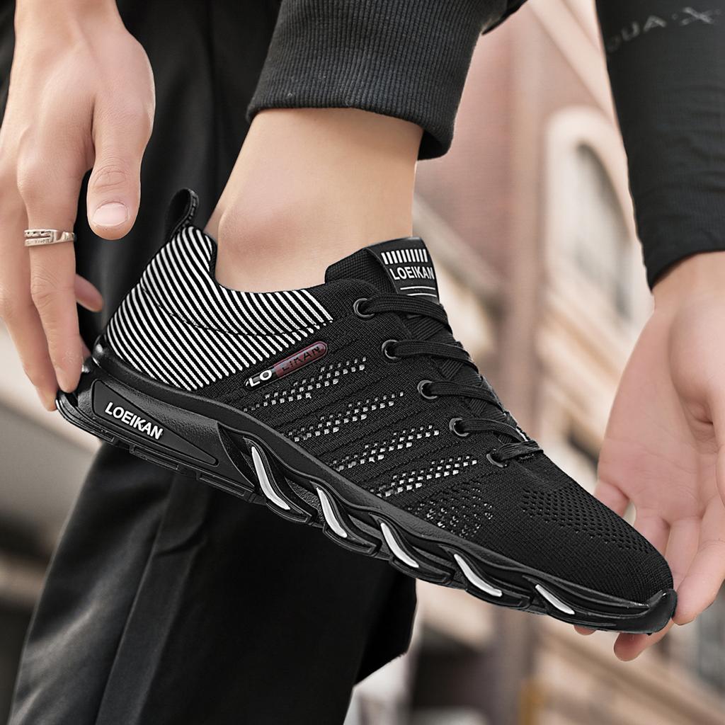 Men's Breathable Running Shoes Lightweight and Fashionable Sports Shoes Spring Summer Outdoor Black Mesh Breathable Casual Shoes