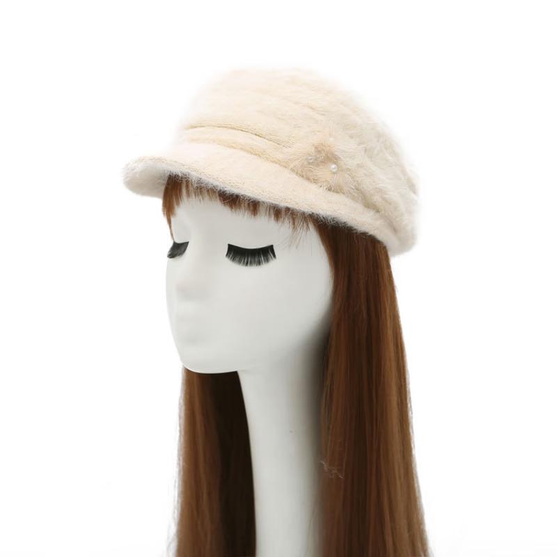 Женская вязаная беретка-визор с подкладкой из кроличьего меха
