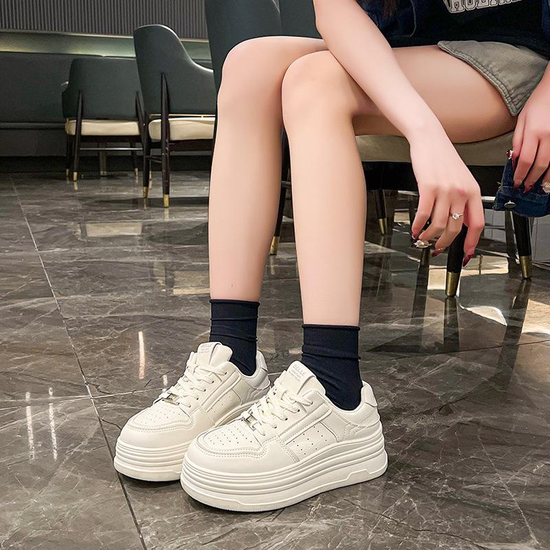 

2025 весна новые кожаные толстоподошвенные увеличивающие рост маленькие белые туфли женские универсальные для отдыха и спорта не утомляют ноги с юбками кеды 40 белый