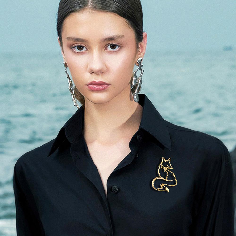 Simple hollow fox brooch women's high-end exquisite fashion suit sweater accessories elegant personality brooch pin
