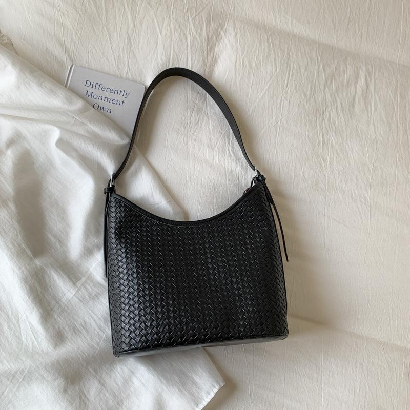 

Versatile bucket bag women s new niche high-end commuter bag retro shoulder messenger bag