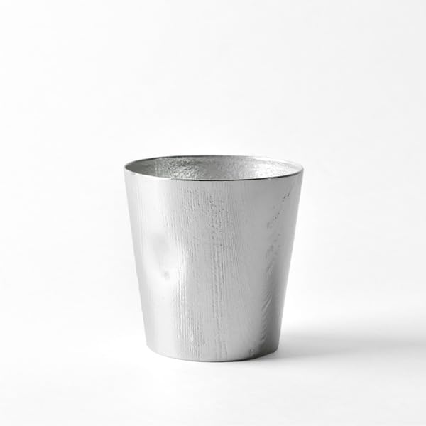 

UZUKURI Tumbler - A tumbler made with cedar, using the traditional Uzukuri technique, imprinted on tin (capacity: approx. 350cc)