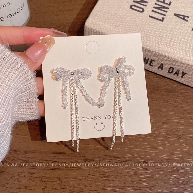 Серьги-пусеты с кристаллами и бисером в виде бантиков, женские дизайнерские серьги, длинные серьги с бахромой, бижутерия для ушей