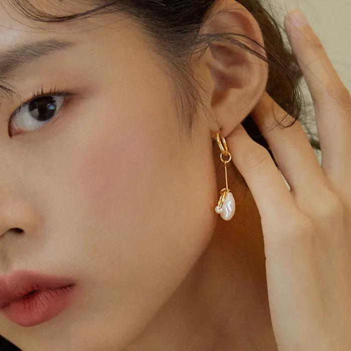 Ring & pearl earrings