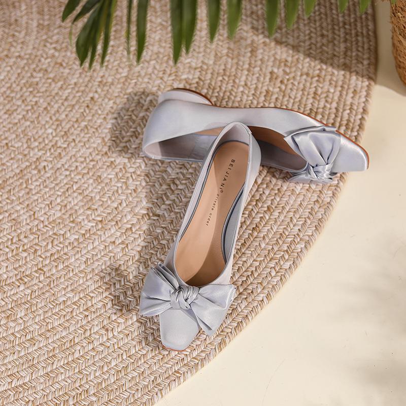 

Атласные туфли-лодочки с квадратным носком, женские, с бантом, на толстом каблуке, на низком каблуке, на плоской подошве, весенне-осенние, с мягкой подошвой, из овчины, профессиональная женская обувь 39 серебряный серый