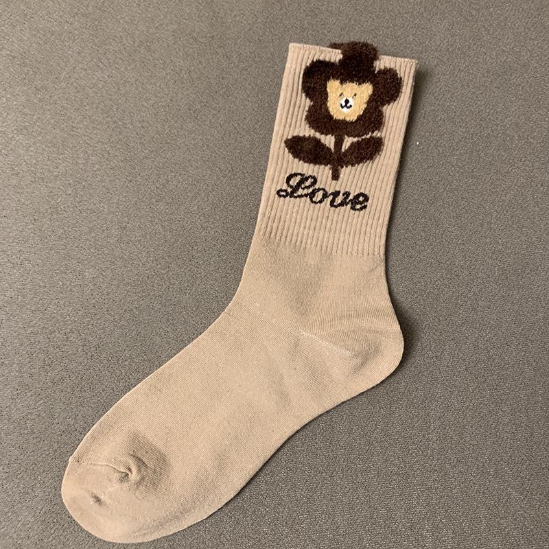 

Осенне-зимние женские носки средней длины с плюшевым медведем и цветами — модные, милые, кофейного и черного цветов. One Size