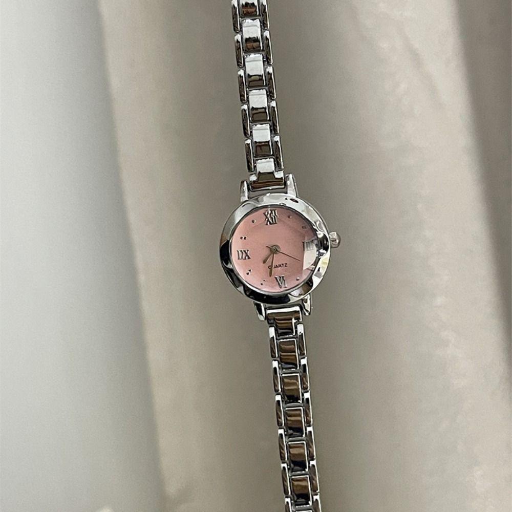 Exquisite Golden Wrist Watch Light Luxury Quartz Wristwatch Classic Women Watch Accessories