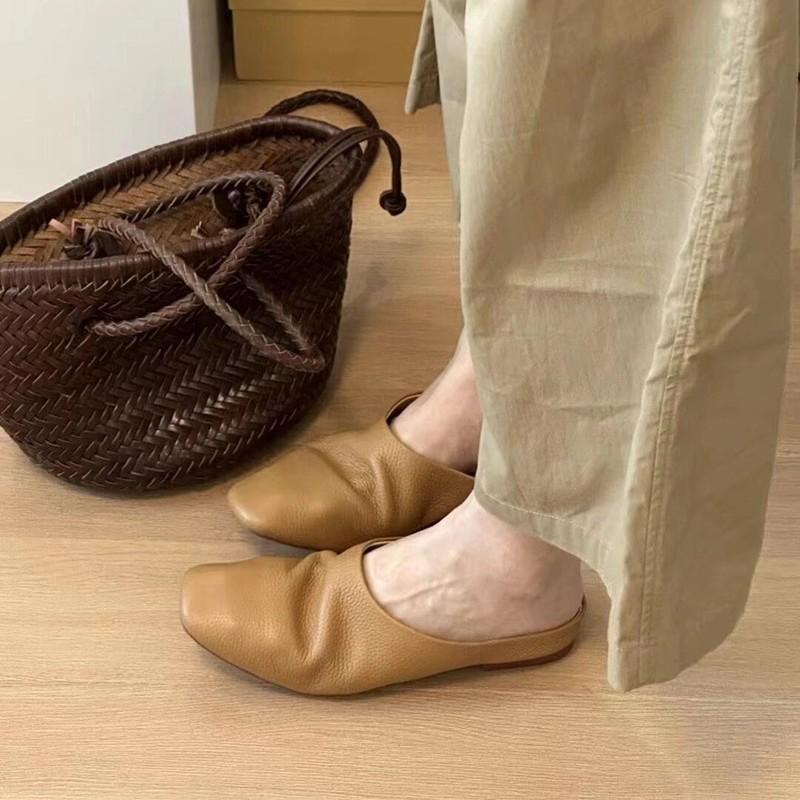 New Soft Leather Flat-bottomed Slippers for Women's Summer Wear Lazy Bi Prepared Soft Waxy Good Wear Baotou One Pedal Muller Half Drag Girl