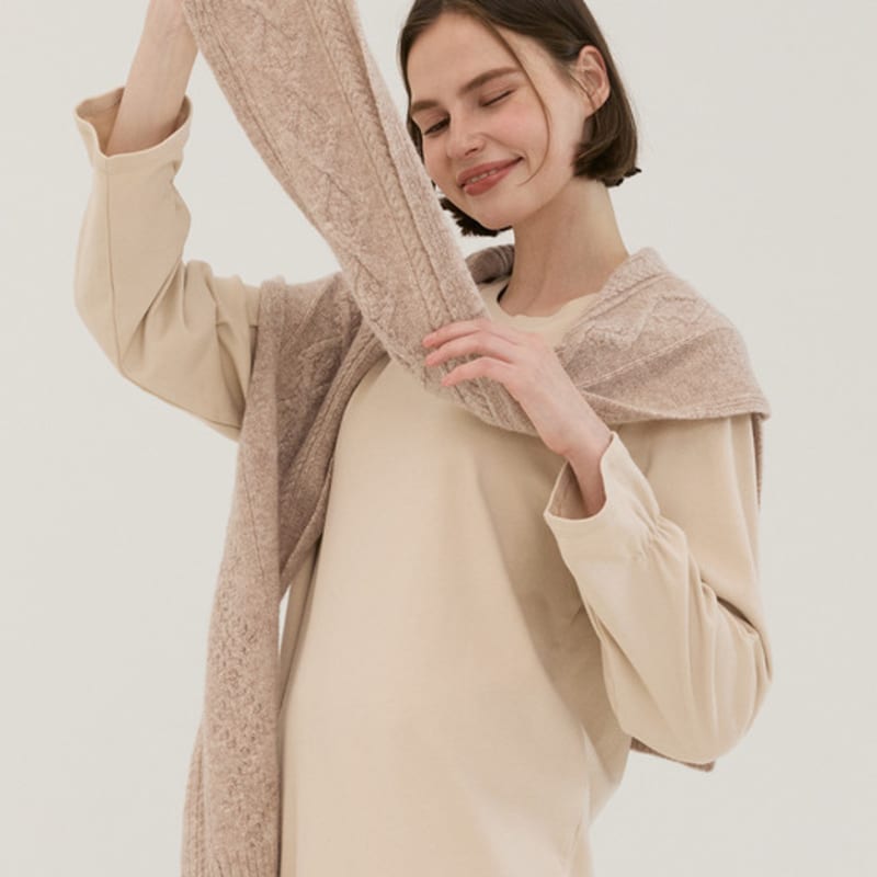 2NDSKIN 100% Wool Cable Cardigan Muffler