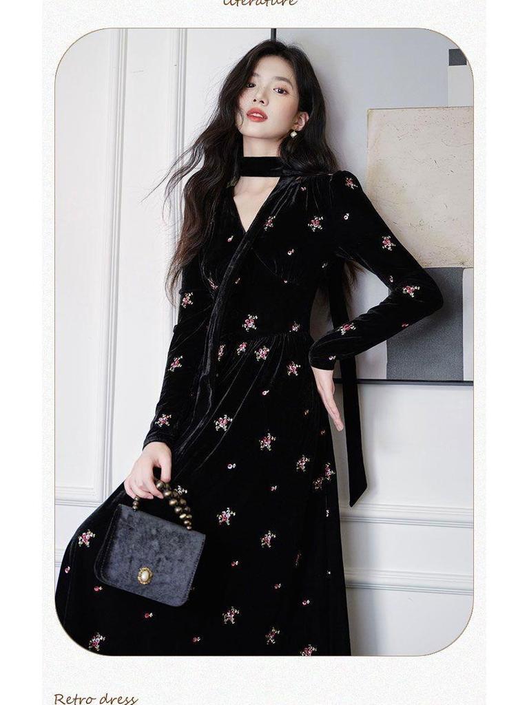 French Retro Black Velvet Dress: Exquisite Long Skirt, Autumn-Winter Socialite Style