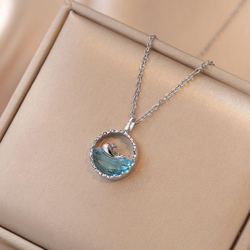 

European and American fashion trend jewelry pendant necklace, blue whale light luxury necklace синий