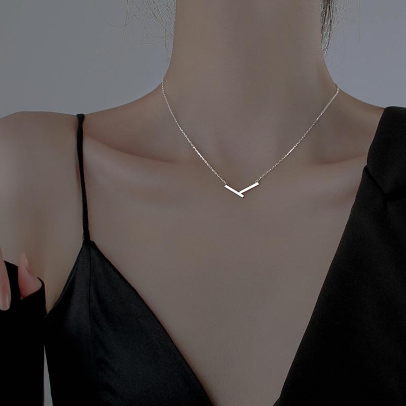 Geometric Irregular V-shaped Necklace Women's Senior Design Sense Niche Simple Clavicle Chain Versatile Temperament Internet celebrity accessories
