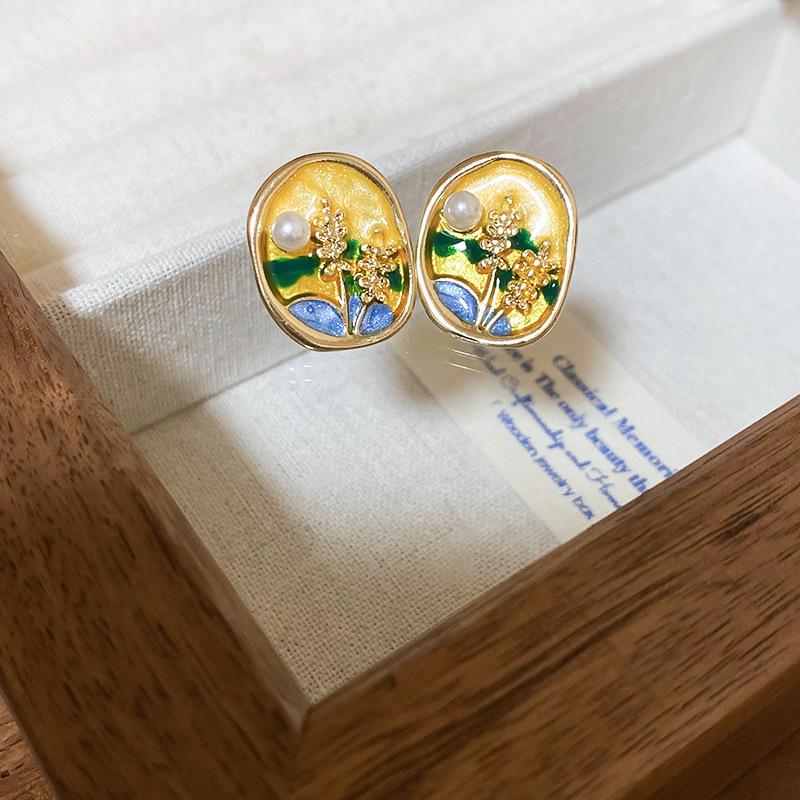 Elegant French Retro Flower Earrings: Luxurious Literary Studs