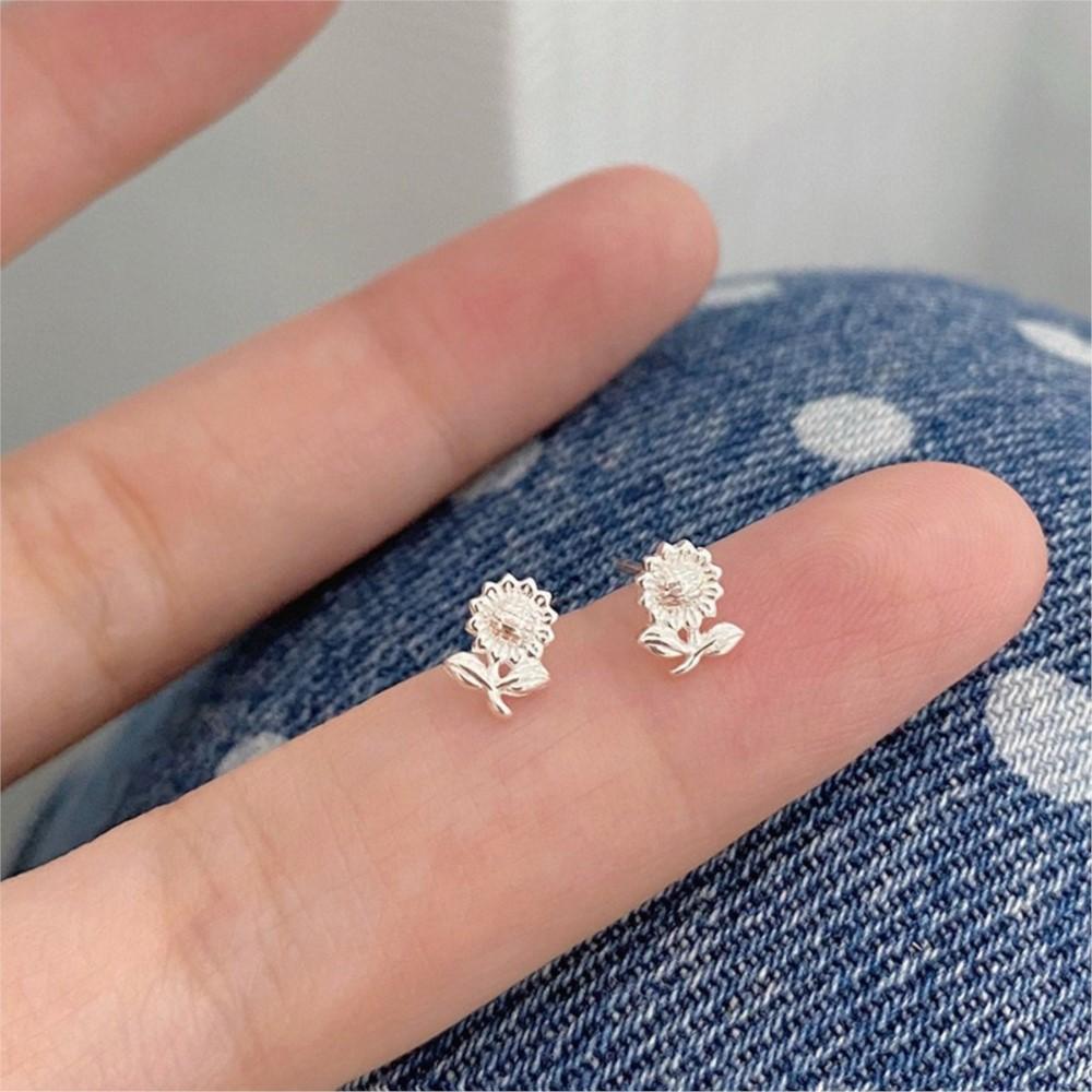

PANJBJ 925 Sterling Silve Sunflower Earrings for Women Sweet Exquisite Fashion Versatile Minimalist Jewelry Gift Dropshipping