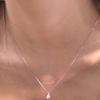 Jemný krystalový náhrdelník ve tvaru slzy - Elegantní přívěsek s diamantovým akcentem pro ženy Dárkové módní doplňky