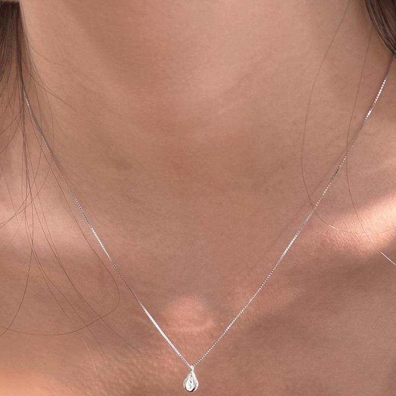 Jemný krystalový náhrdelník ve tvaru slzy - Elegantní přívěsek s diamantovým akcentem pro ženy Dárkové módní doplňky