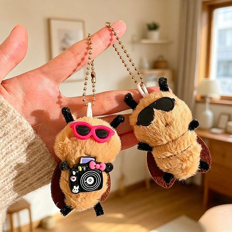 **/ Cute & Funny Cockroach Shaped Plush Keychain, Plush Doll, Car Key Ornament, Backpack Pendant, Cartoon Key Ring for Students
