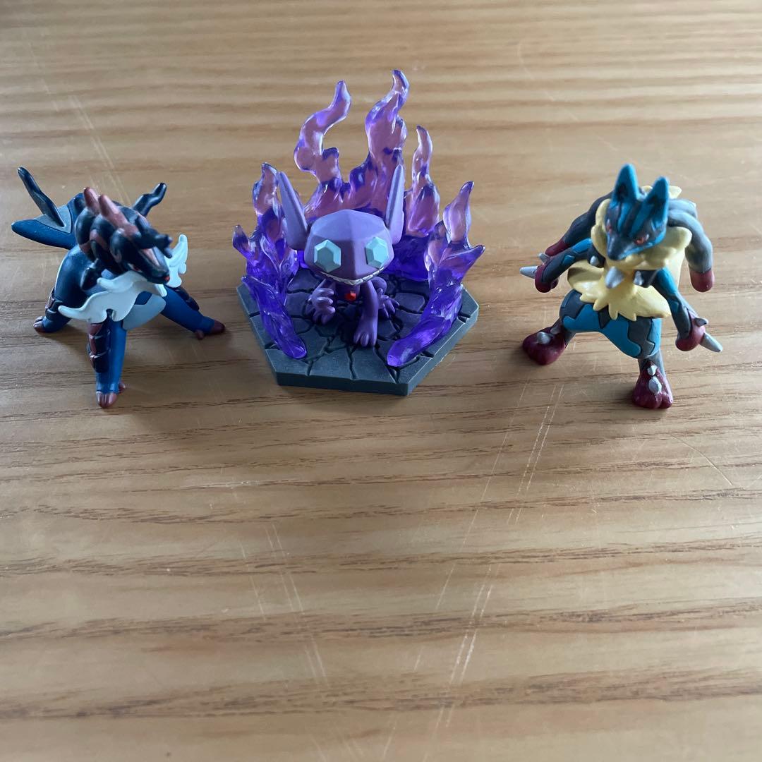 Pokemon figure set