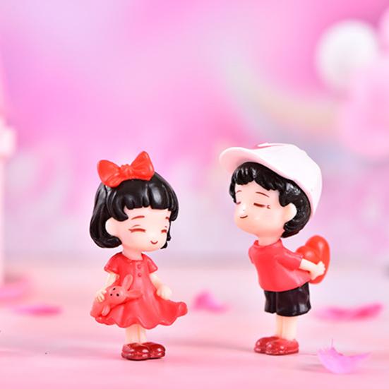 2Pcs Couple Sculptures Adorable Sweet Expression Sportswear Decorative Vivid Little Boy Girl Kiss Statues Wedding Decoration
