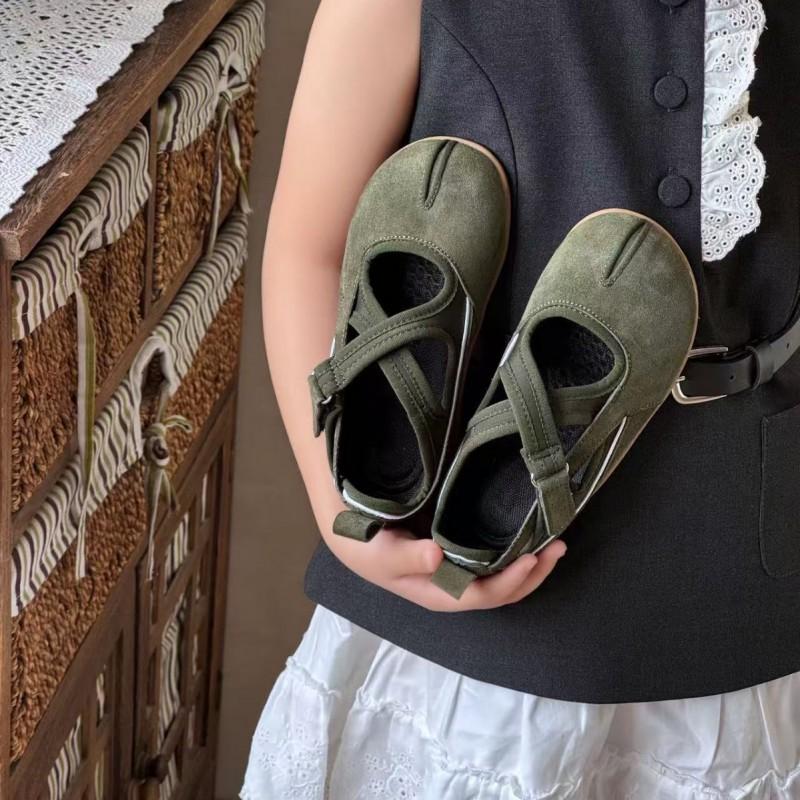 Kids Retro Split-Toe Flat Shoes Girls Boys Soft Sole Slip-On Casual Sneakers In Green Black
